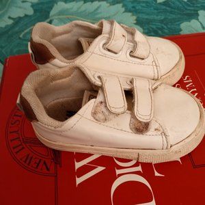 H & M Velcro Sneaker Size 4-5 Boys